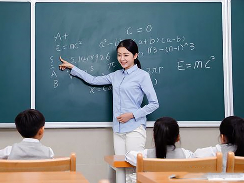 小学教师调到中学难吗小学教师调到中学的难度因具体情况而异，取决于多种因素，包括教师的能力、表现、教育背景，以及所在学校和教育部门的政策。