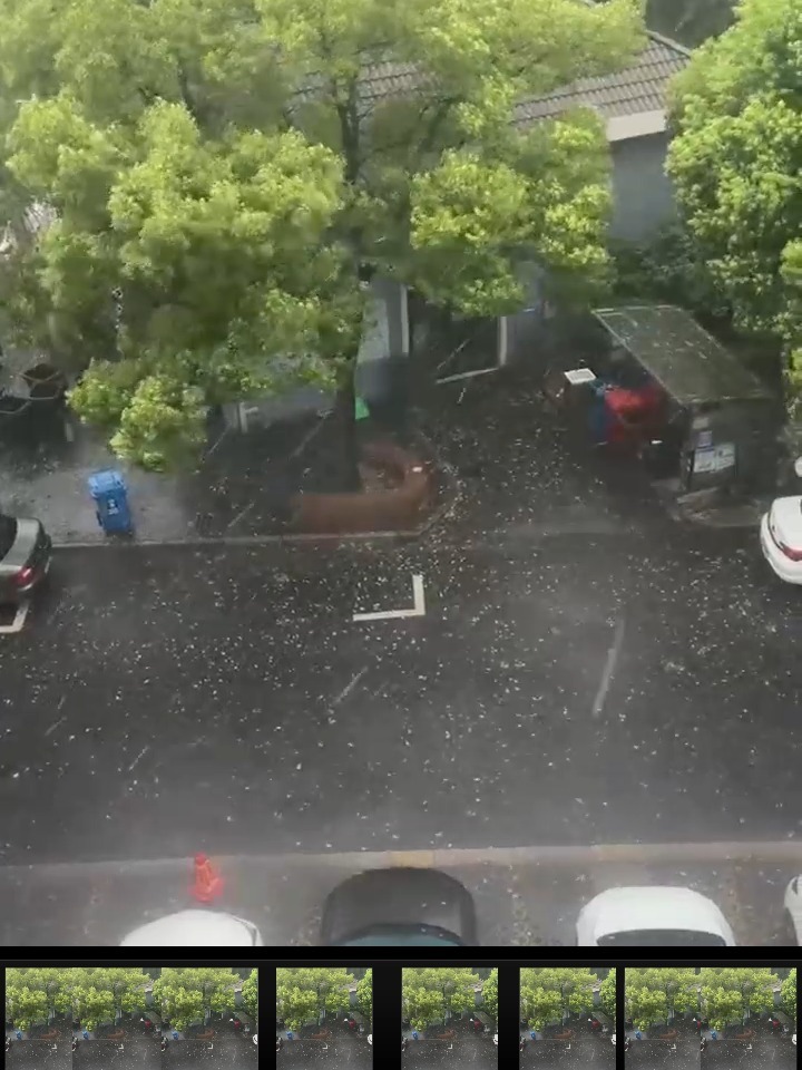 上海前一秒热极了后一秒下冰雹上海天气突变，前一秒炙烤模式，后一秒冰雹来袭