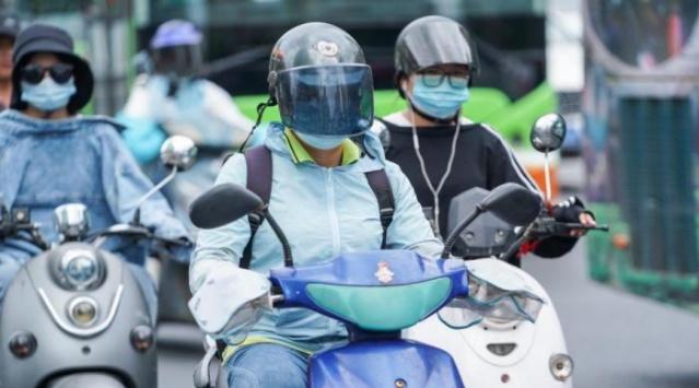骑手摔倒了骑手摔倒了，事故原因、应对措施与安全意识提升